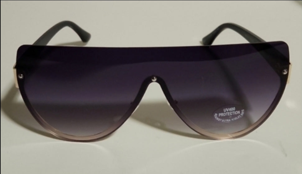 Wide lens fashion sunglasses