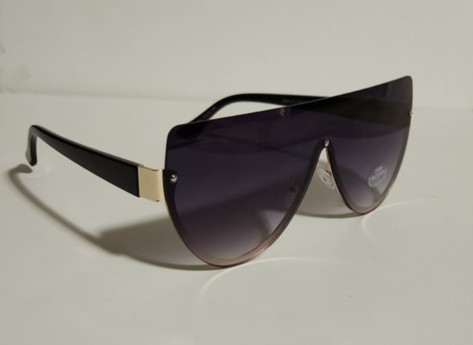 Wide lens fashion sunglasses