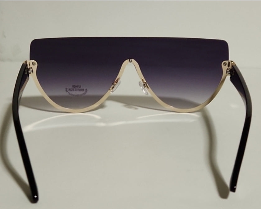 Wide lens fashion sunglasses