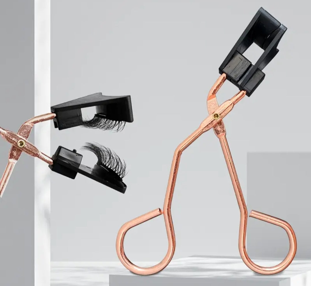 Magnetic eyelash clip